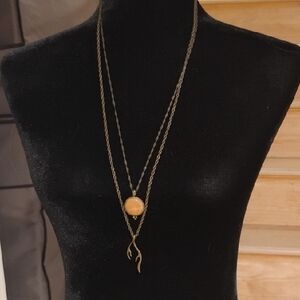 Elegant Gold Pendant Necklace